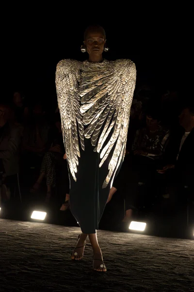 Look 1